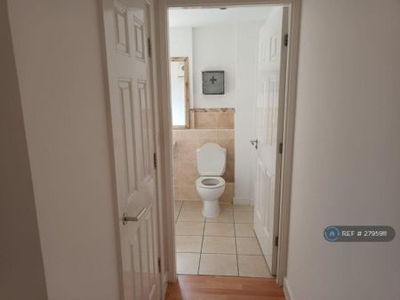 1 bedroom flat to rent - Photo 4