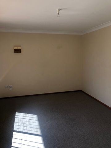 Quiet Complex - Photo 3