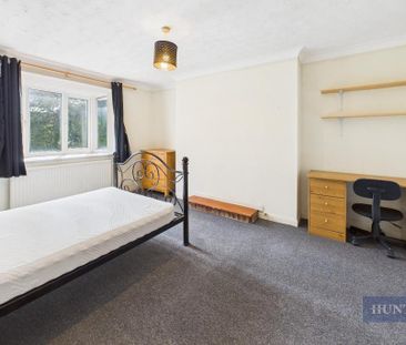 4 bedroom terraced house to rent - Photo 3