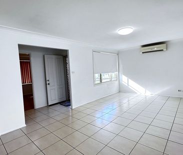 Beautifully Renovated 4 Bedroom Family Home !!! - Photo 3