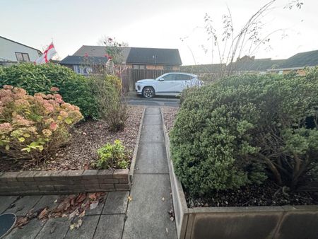 2 bedroom Bungalow To Let - Photo 2