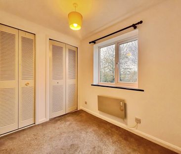 Chafford Hundred, Grays, RM16 - Photo 1