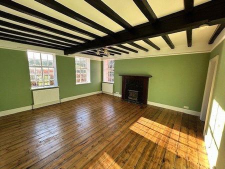 4 bedroom equestrian property to rent - Photo 2