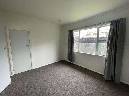 Spacious three-bedroom Castlecliff home - Photo 5