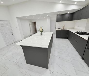 4 bedroom detached house to rent - Photo 2