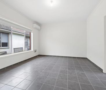 Beautiful renovated home. - Photo 2