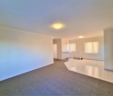 SPACIOUS 3 BEDROOM VILLA IN SOUGHT AFTER LOCATION - Photo 3