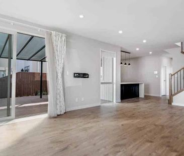 Park & Ride a short walk away - Photo 1