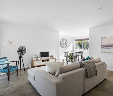 Stylish 2-Bedroom Oasis in Prime Location - A Hidden Gem - Photo 4