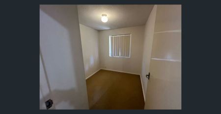 Convenient Living in Maylands, close to shops, schools, public transports & amenities on a quiet street! - Photo 2