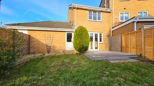 3 bedroom end of terrace house to rent - Photo 1