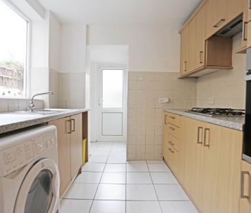 Price £1,950 pcm - Available Now - Part Furnished - Photo 6