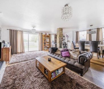 4 Bed Detached House, Gwynne Avenue, CR0 - Photo 1