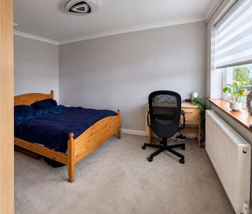 4 bedroom detached house to rent - Photo 3