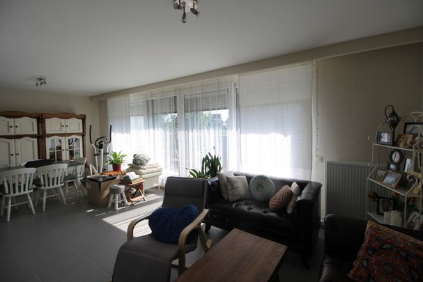 Een appartement op de eerste verdieping - met terras, kelderberging en garage - Photo 1