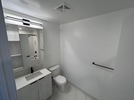 For Lease - 2495 Eglinton Avenue Unit# 1013, Mississauga, Ontario - Photo 2