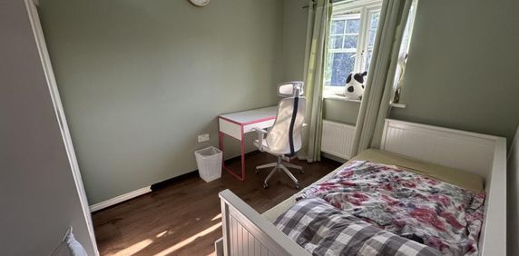 1 bedroom in a flat share to rent - Photo 2