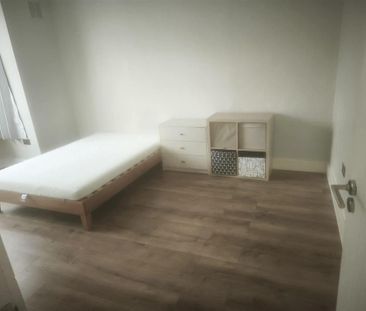 4 bedroom end of terrace house to rent - Photo 5