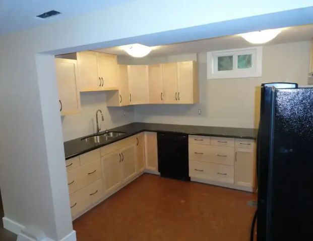 Spacious 2 Bdrm Lower | 3611-19 Street NW, Calgary - Photo 1