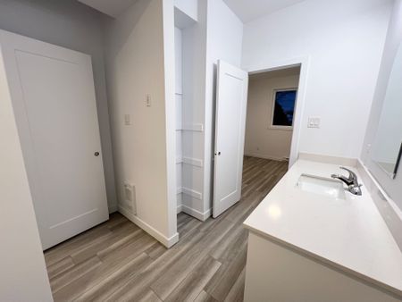 For Lease - 1371 Louis Lane Unit# Unit 6, Cyrville - Carson Grove - Pineview, Ontario - Photo 2