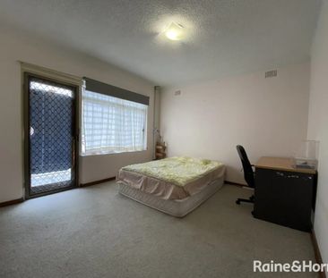 RENOVATED 2 BED AND READY TO MOVE IN! FANTASTIC LOCATION! 1 Min to ... - Photo 2