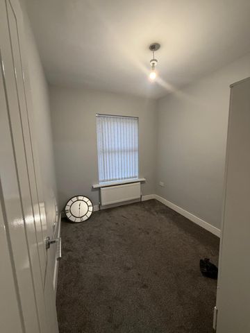 Three bed family house - £1900 - Photo 2