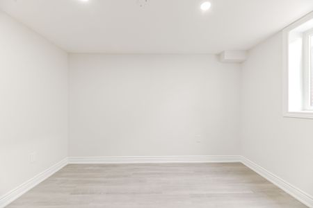 For Lease - 4 Lawnview Court, Brampton, Ontario - Photo 2