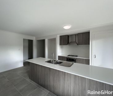 4 Bedroom Home On Andalusia Avenue! - Photo 6