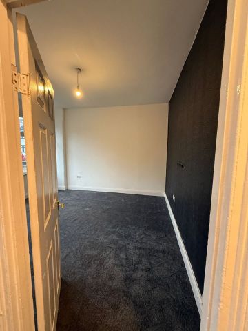 4 Bed Terraced House, Golfe Road, IG1 - Photo 2