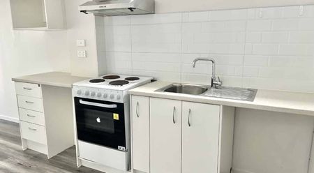 Avondale, Spacious Studio Apartment - Photo 3