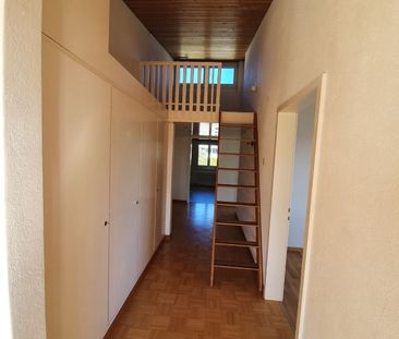 Helle Dachwohnung mit Cheminée sucht Sie! - Foto 3