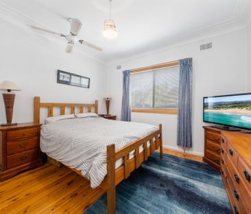 TWO BEDROOM HOME WITH LARGE DOUBLE GARAGE - Photo 4