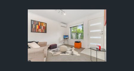 Spacious One Bedroom Unit! - Photo 2