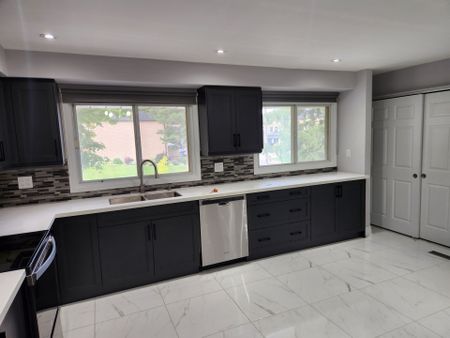 For Lease - 7 Poplar Crescent, Aurora, Ontario - Photo 2