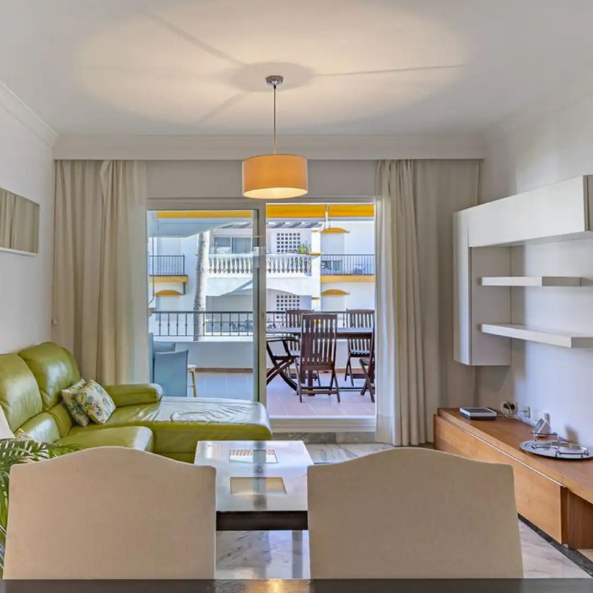 Apartamento de alquiler en Avenida Príncipe Salman, E1, La Dama de Noche - La Alzambra - Photo 1