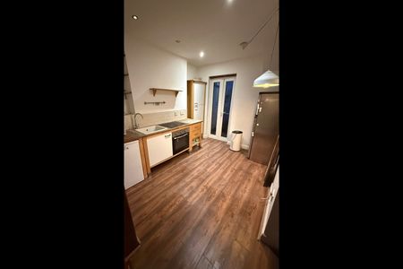 1 Bed Flat, Southolm Street, SW11 - Photo 2