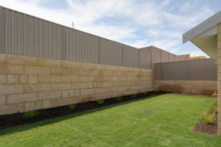 SPACIOUS FAMILY HOME - Photo 5