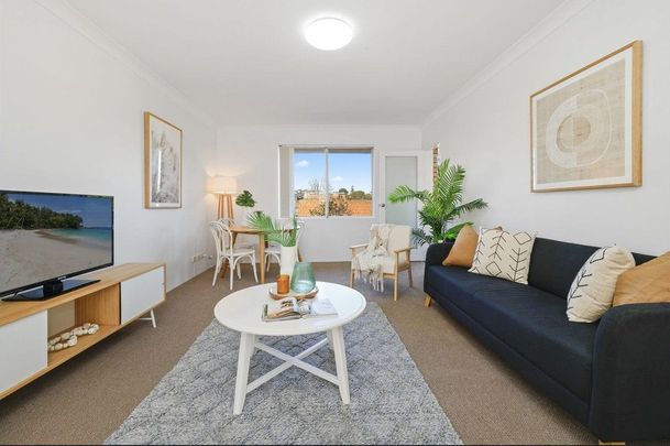Sun-Drenched Ashfield Sanctuary with Lock-Up Garage! - Photo 1