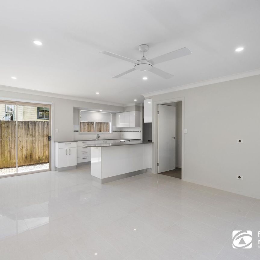 CHARMING FAMILY HOME CLOSE TO BAY IN THORNESIDE - Photo 1