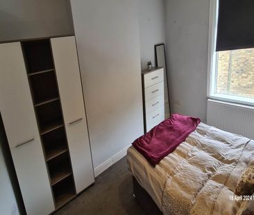 Rosemont Avenue (room 2), Bramley, Leeds - Photo 6