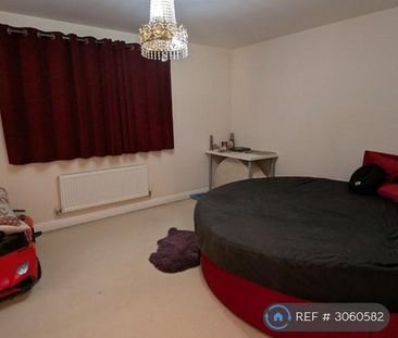 4 bedroom semi-detached house to rent - Photo 5