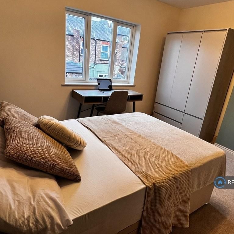 1 bedroom in a house share to rent - Photo 1