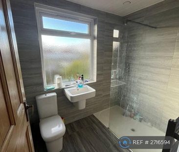 3 bedroom end of terrace house to rent - Photo 4