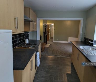 2 bedroom end of terrace house to rent - Photo 5