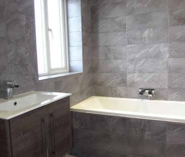 3 bedroom end of terrace house to rent - Photo 4