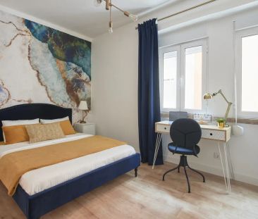 Room in a shared 7-bedroom apartment for rent in Lisbon - Photo 2