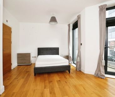 Room in a Shared House, Milner Road, SW19 - Photo 5