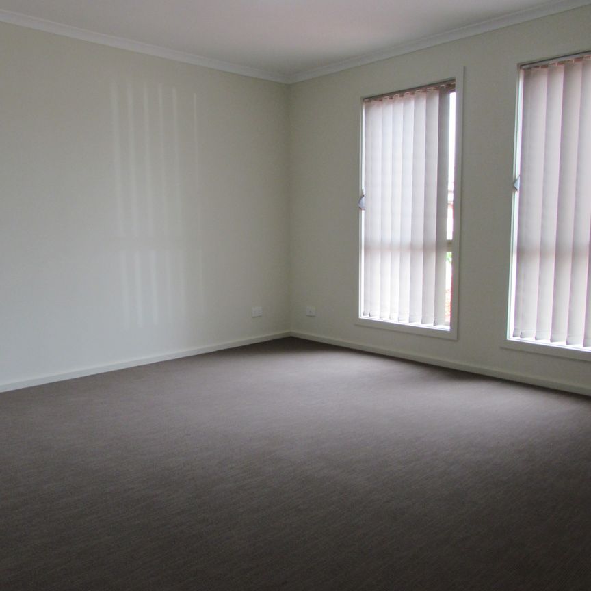 30 Carlson St, Mount Barker SA 5251 - House For Rent | Domain - Photo 1