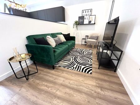 Room 2, Stanningley Road, Bramley, LS13 4AA - Photo 2