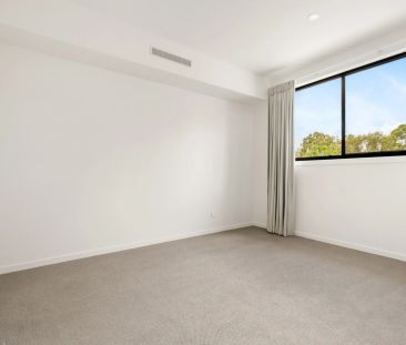 Premium Architect-Styled Four-Bedroom Townhouse - Photo 2